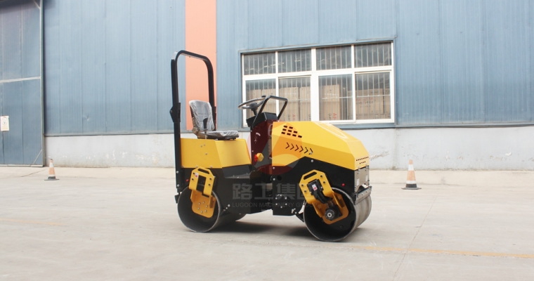 小型壓路機(jī)的詳細(xì)操作規(guī)程、技巧